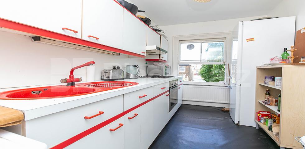 			2 Bedroom, 1 bath, 1 reception Apartment			 Hartham Road, HILLMARTON CONSERVATION AREA